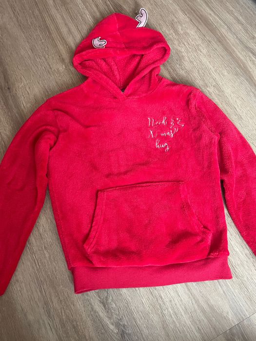 Червено пуловерче за дете