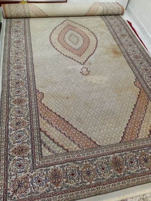 Ковёр бежевый цвет