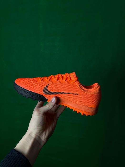 Футзалка,зальник,сороконожка.