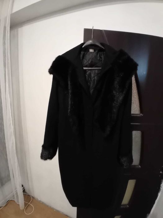 Palton nou, stofa neagra cu guler tip sal,