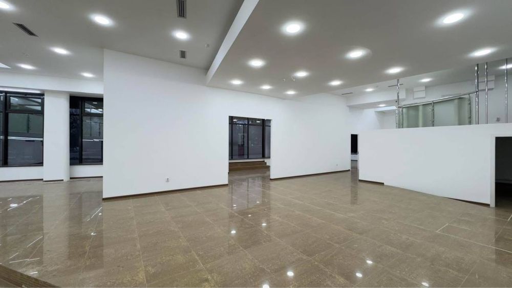 Хамид Олимджан Пойтахт Бизнес Комплекс бывш. Бутик Podium Italia 346м2