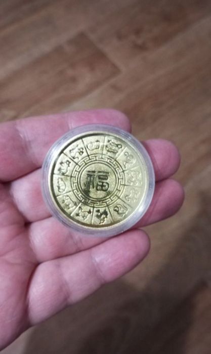 Монета сувенирная.