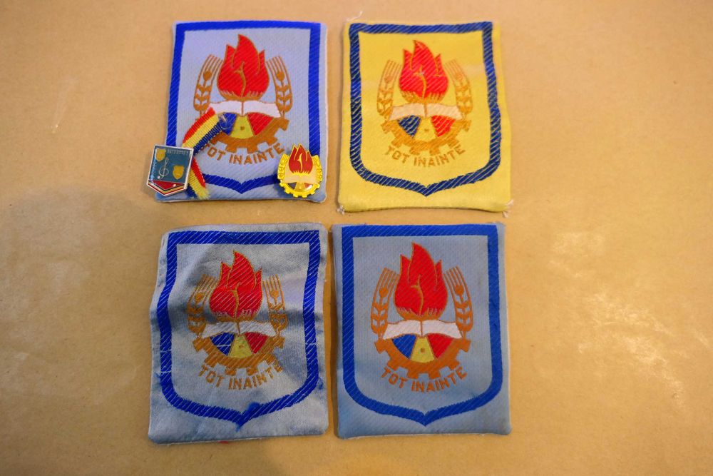 Cravata Pionieri Esarfe Inel Insigne Romanesti Romania Vintage Retro