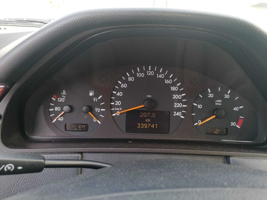 Vând Mercedes E 200cdi