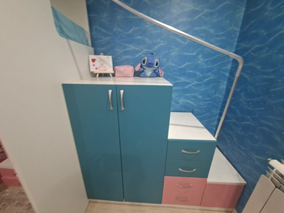 Двуетажно легло , Бюро ,нощно шкафче и стапълца с шкафчета .