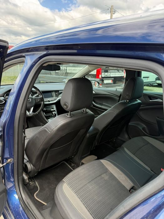 Închiriez Opel Astra 2019
