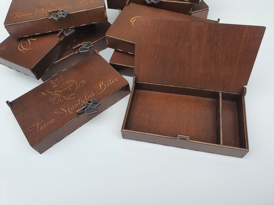 Cutiuțe pentru fotografii și stick USB