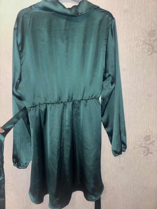 Рокля в тъмнозелено