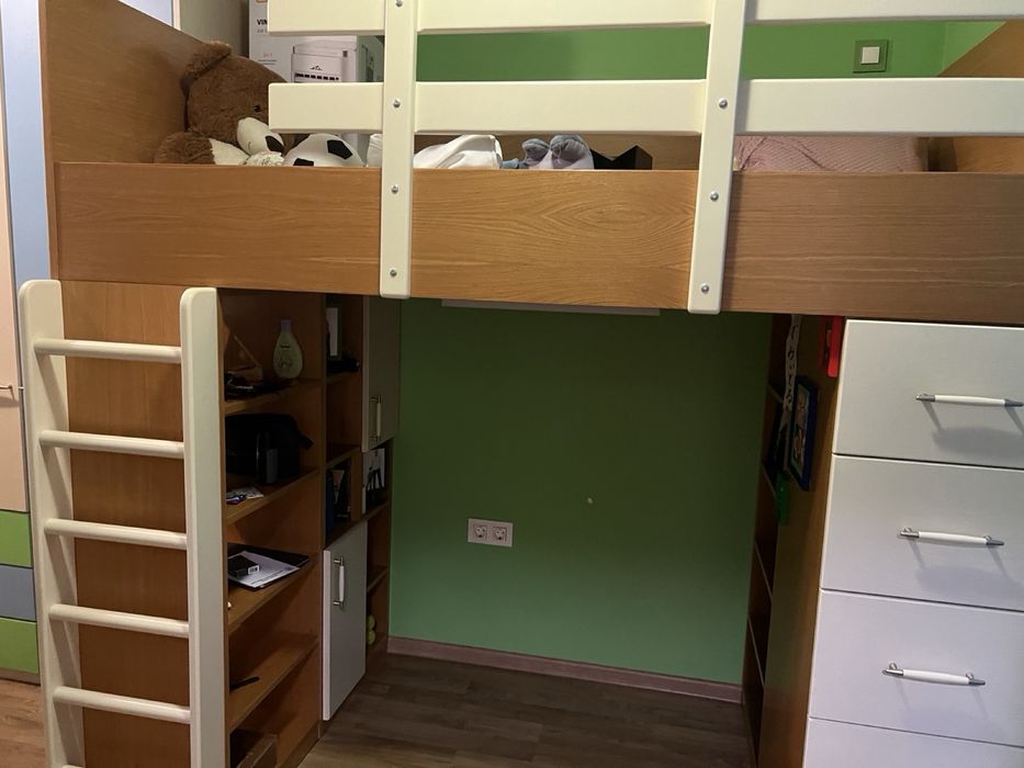 Легло - високо, със стълба, чекмеджета и рафтове