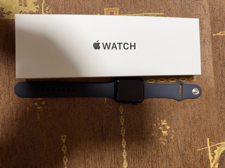 Часовник Apple Watch SE 3 44 mm чисто нов