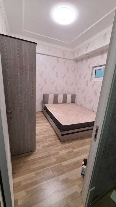 Сурумда Сергели трасса бўйида таъмирланган-2 хонали хонадон сотилади.