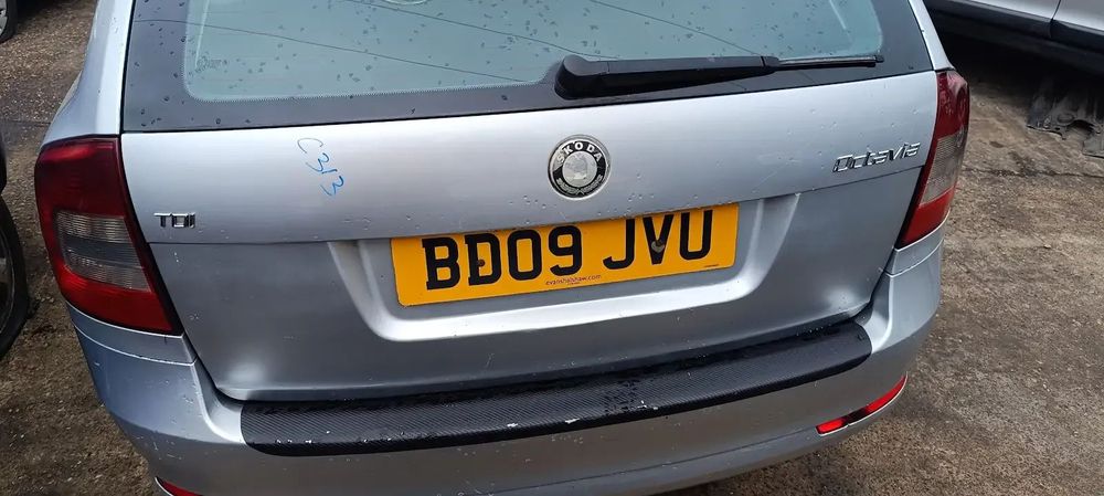 Dezmembrari / Dezmembrez Skoda Octavia 2 1.9 BXE cutie viteze JCR cod culoare LA7W