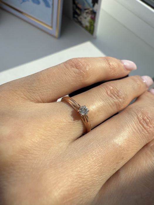 Бриллиантовое золотое кольцо