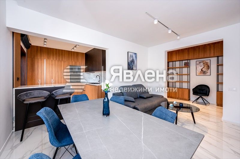 Дава се под наем Тристаен апартамент в София, Център - 94 кв.м за 2300 € - Снимка #9