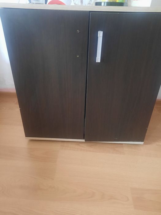 Vând mobila și comoda