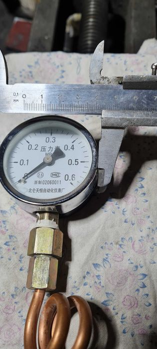 Продам манометр новый