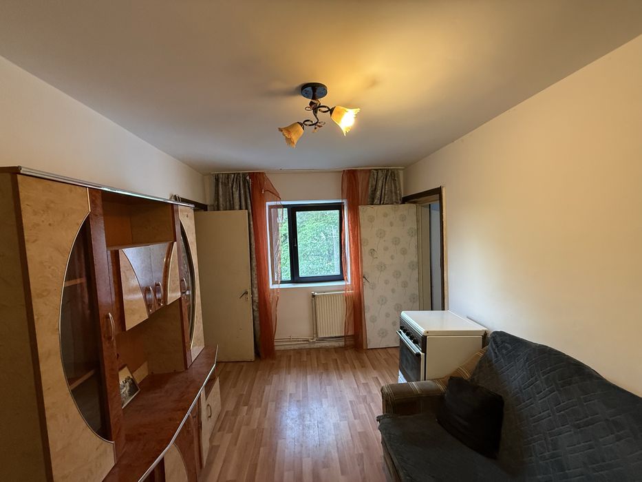 Vand apartament 2 camere, etaj 2