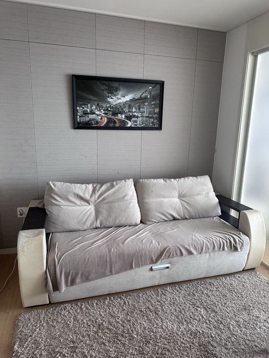 Пррдается диван за 20 тысяч(торг есть)