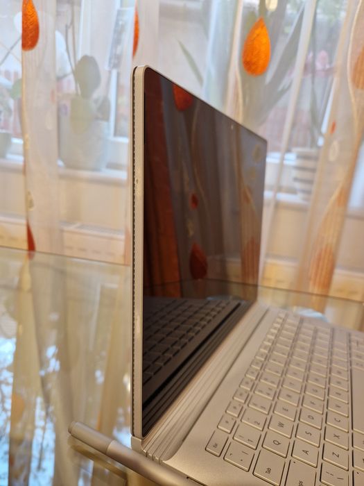 Microsoft Surface book 2 - 13 inch- Laptop 2 în 1 - i7 - touchscreen