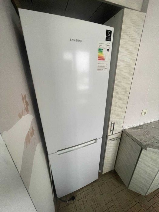 Продам Холодильник(Состояние НОВОЕ)