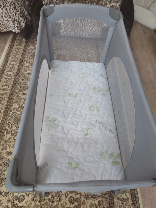 Продам манеж Joie