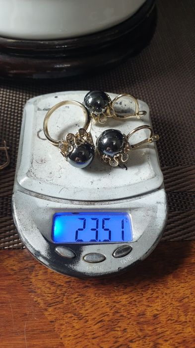 Комплект с бриллиантом 850.000сум 1грам нархи