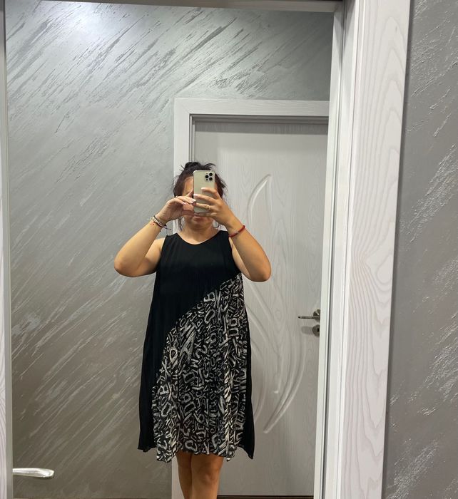 Рокля размер М и пола размер S