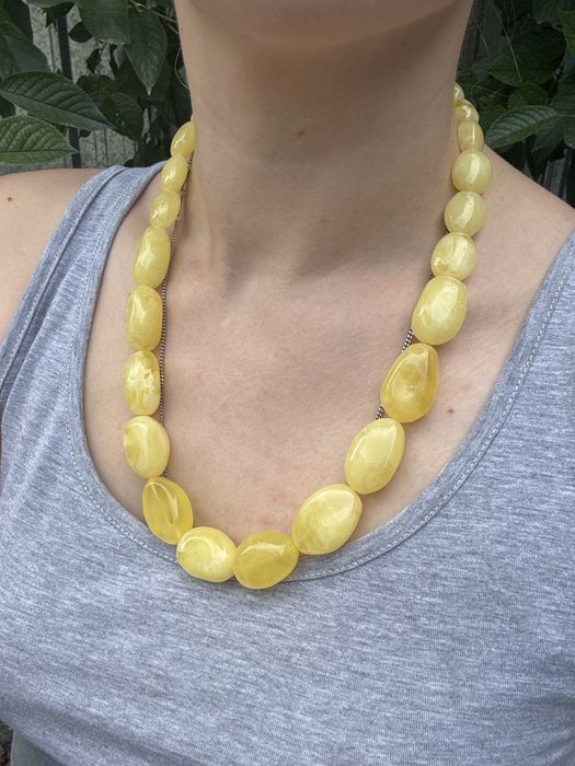 Натуральный молочный янтарь