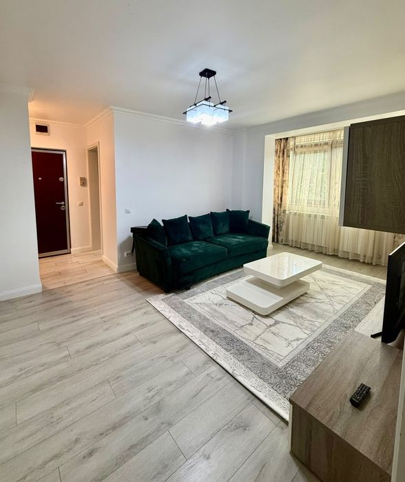 Închiriez apartament cu două camere  mobilat si utilat