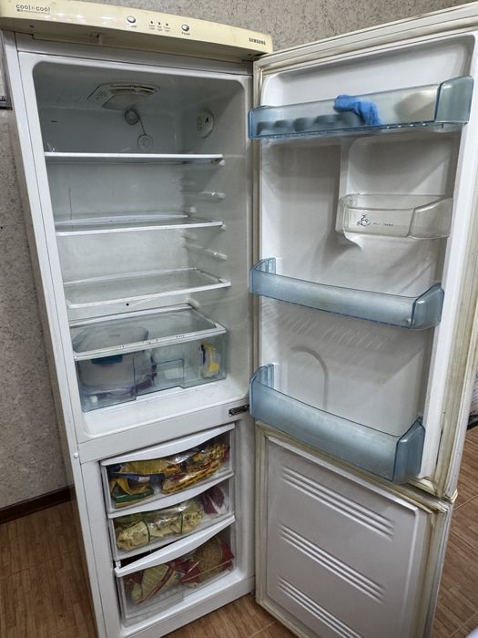 Холодильник SAMSUNG