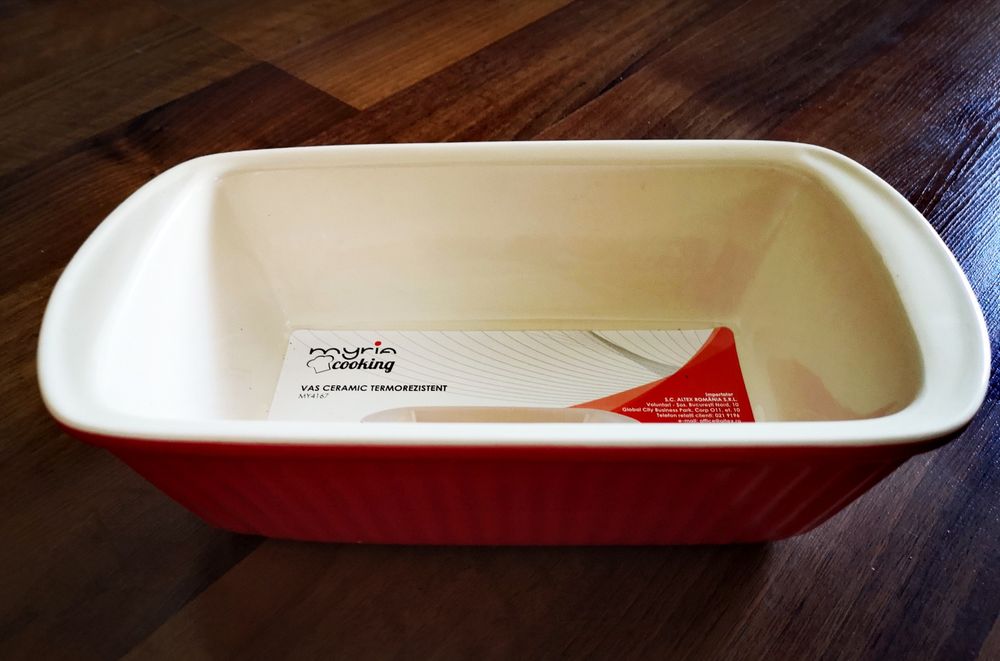 Vând forma de copt din material ceramic