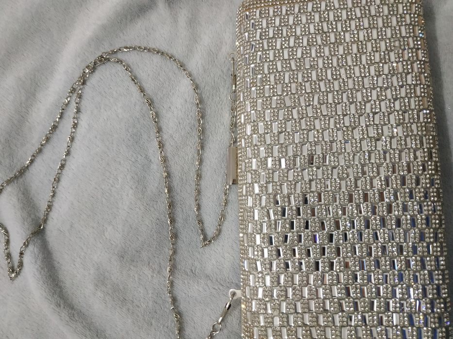 Продам шикарное Платье +подарок