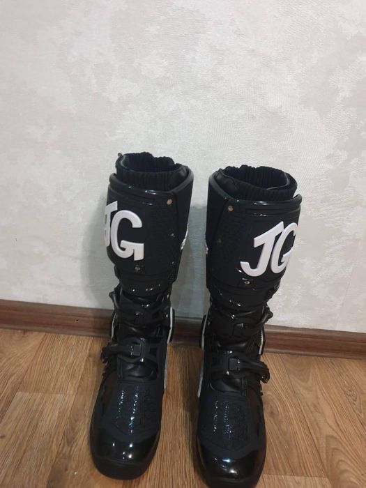Продам новые мотоботы