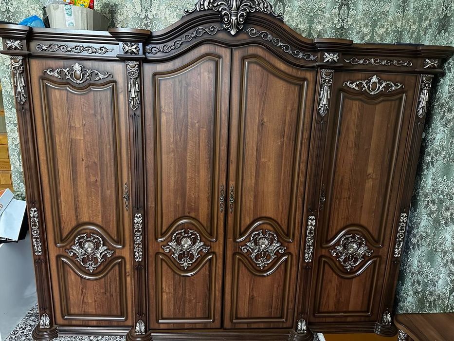 Продаётся спальный гарнитур, матрас в комплекте, состояние очень хорош