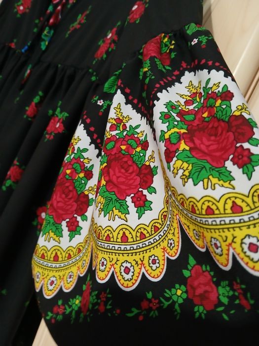 Rochie gipsi ,mărime universală nouă, foarte frumoasă!!!