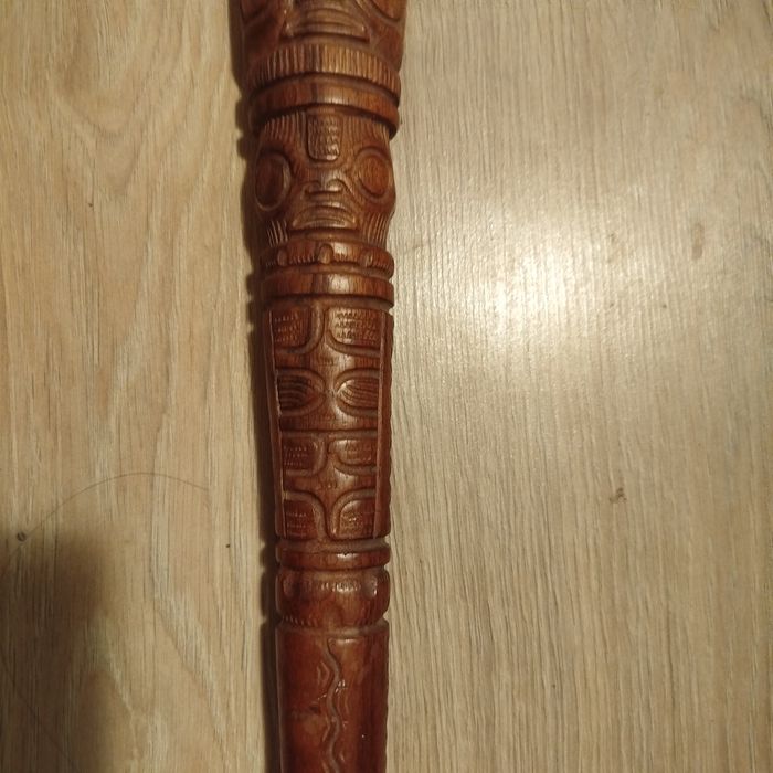 Vâslă sculptată în lemn arta tribala