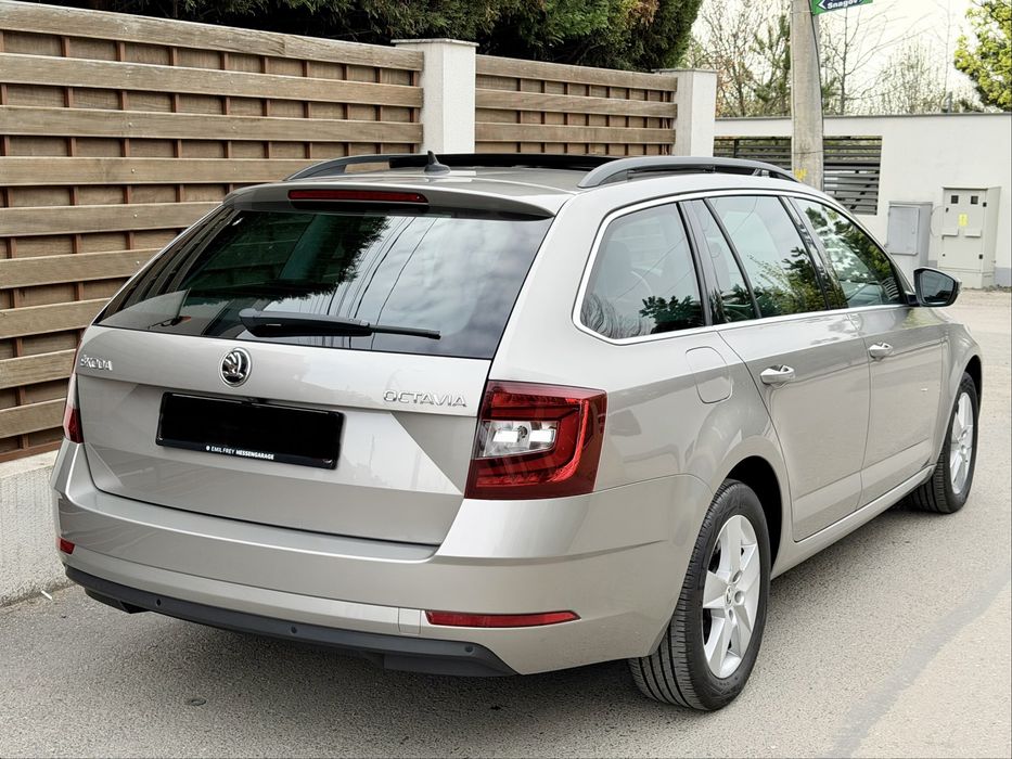 Skoda Octavia Ambition diesel 116cp DSG / Panorama / Piele / Bi-xenon LED / Distronic+