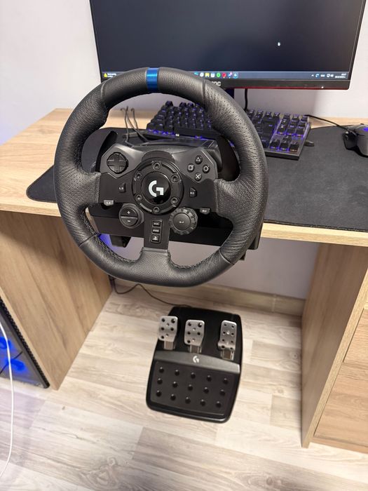 Logitech G923 – перфектно състояние, пълен комплект, с кутия