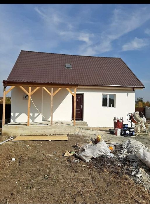 Vand case pe structura metalica