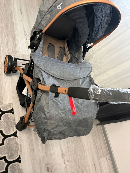 Чисто нова бебешка количка 2 в 1 плюс чанта за родители