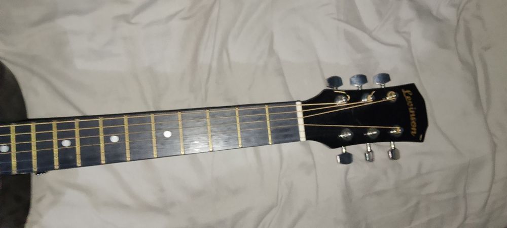 Гитара в хорошем состоянии