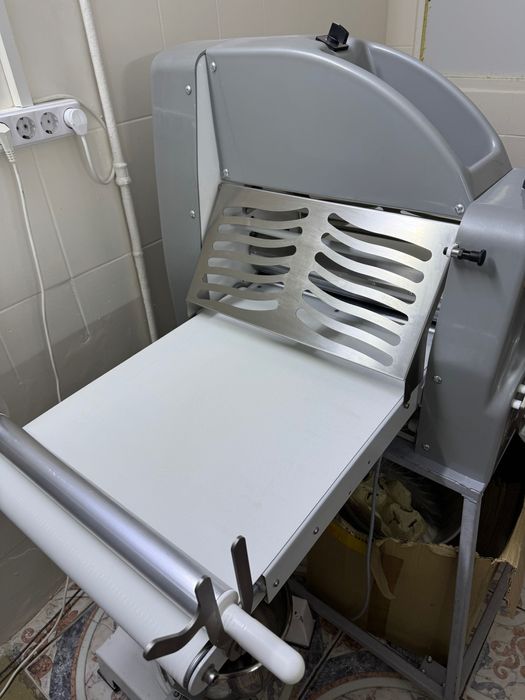 Продам тестомес и раскаточную машину