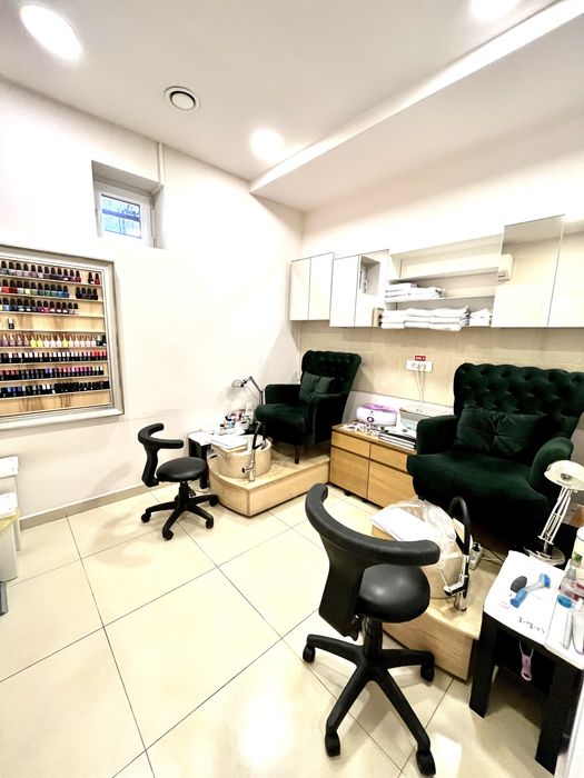 Mobilier si aparatura salon de infrumusetare