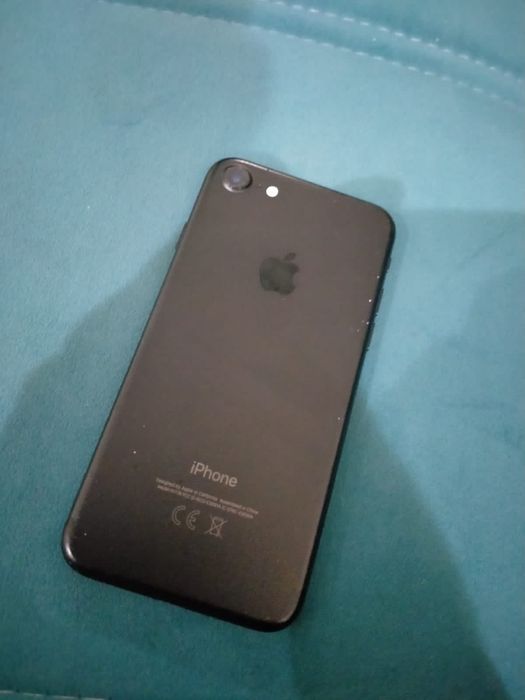 Айфон 7 чёрного цвета, память 256 г