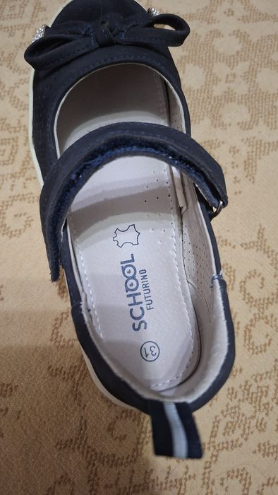Продаю туфли школьные