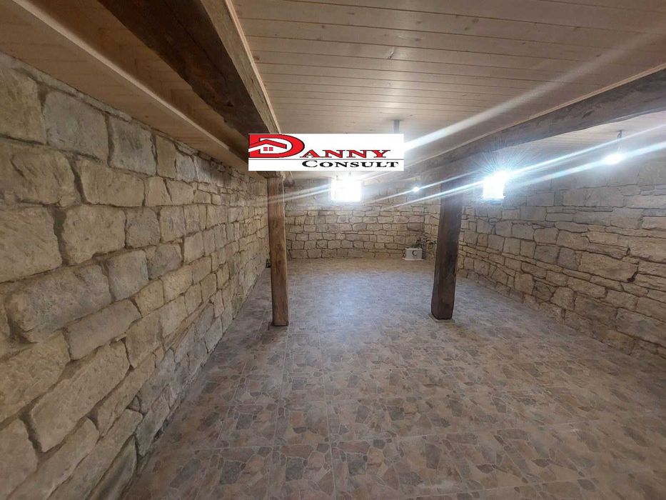 Двуетажна реновирана къща в с. Радевци - Габровски балкан