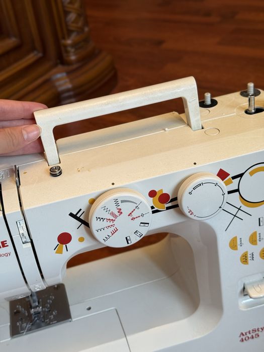 швейная машина и оверлок , вместе