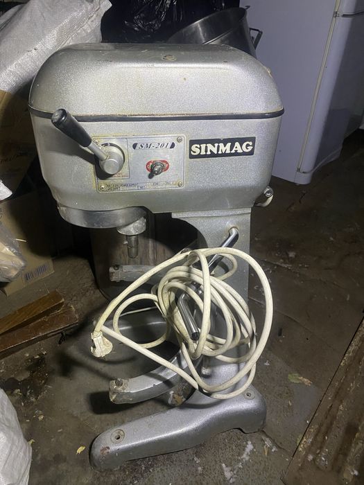 Промышленый миксер