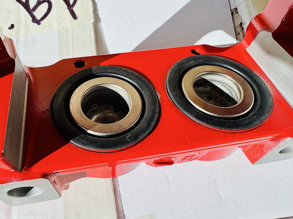 Спирачни апарати Brembo (4 бутални) чисто нови в кутии
