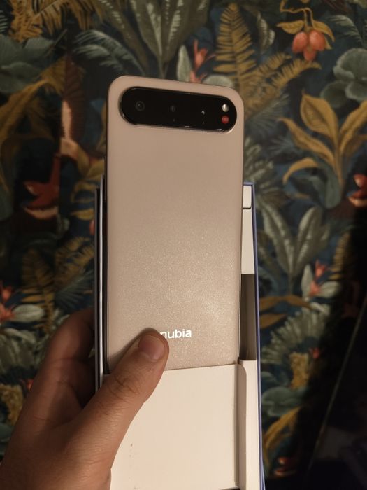 Nubia Air 256gb Desert Titanium CA iPhone 17 air subtire nou Garantie